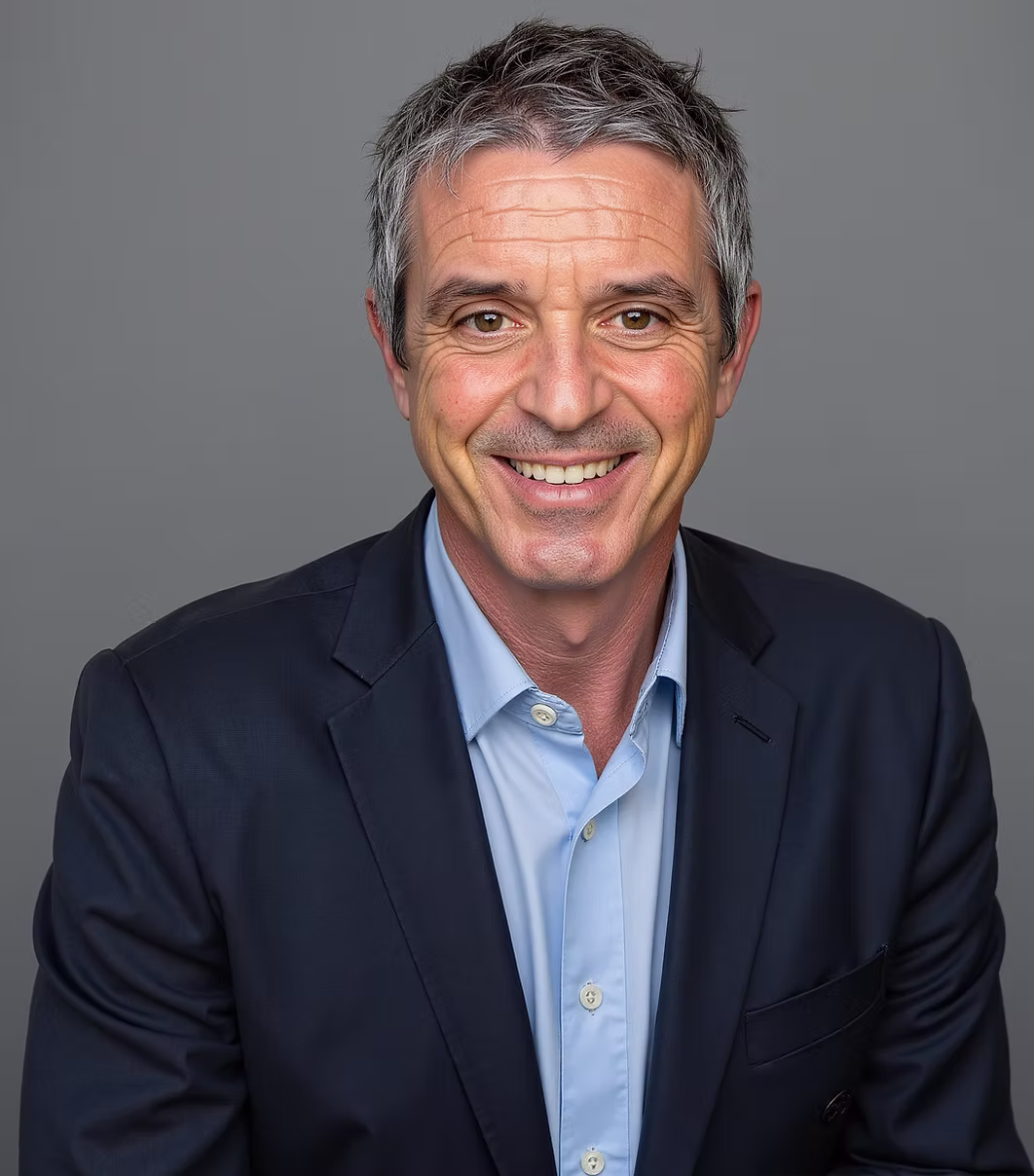 Portrait of Calvin Thomas, Cross-Border Planning Lead at Paratus Wealth USA